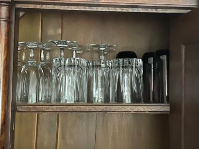 null Lot of glassware including: jam maker, cups, carafes, candy box, box, tulips,...