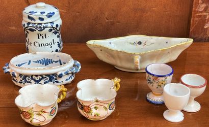 null Lot of earthenware: sauceboat, medicine pot, ravier, cups and egg cups (in the...