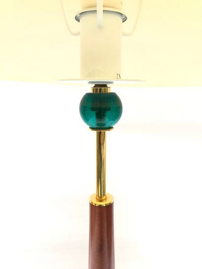 null LOT including:
- Lamp with circular base in hammered copper and chromed metal....