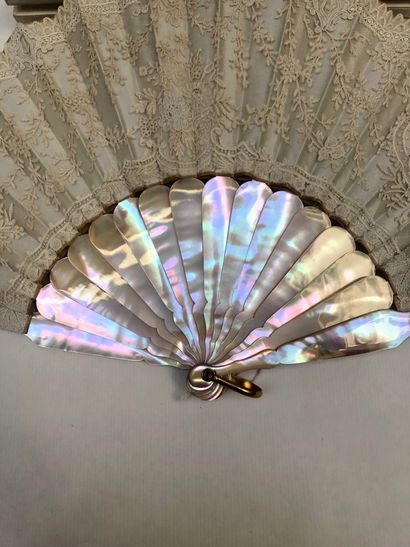 null Fan, second half of the XIXth century, mother-of-pearl frame, numbered with...