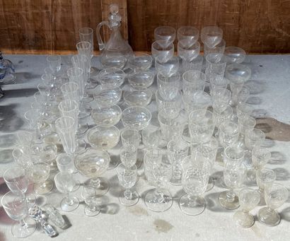 null Parties de services de verres dépareillés en verre et cristal. (petits acci...