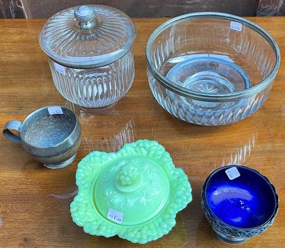 null Lot: salad bowl and candy box in cut crystal, metal cup, metal mounted coconut...