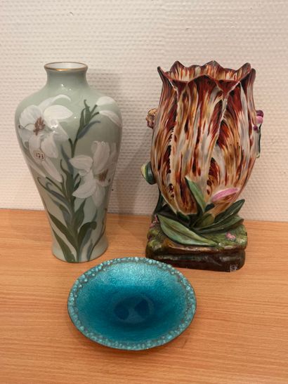 null Lot including a porcelain vase decorated with a branch of lily on a celadon...