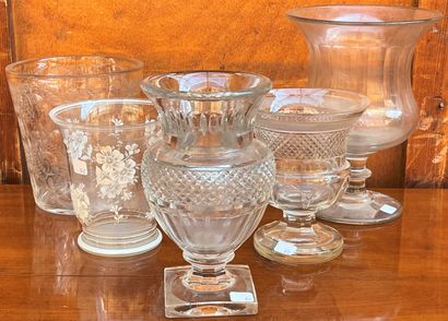 null Lot de vases en verre et cristal dont BACCARAT à motif de pointes de diamant....