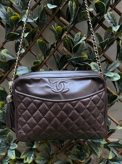 null CHANEL. Smooth leather bag partially quilted chocolate, logo stitched on the...