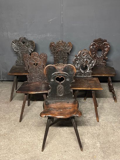 null Ensemble de 6 chaises en bois sculpté de style Renaissance. 94 x 40 x 37 cm