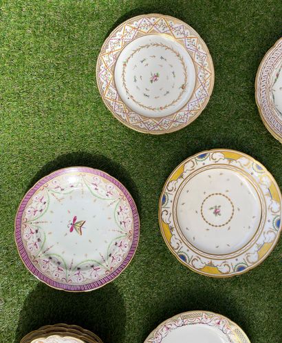 null BORDEAUX. Lot including 17 plates, 4 round compotiers and a saucer in porcelain...