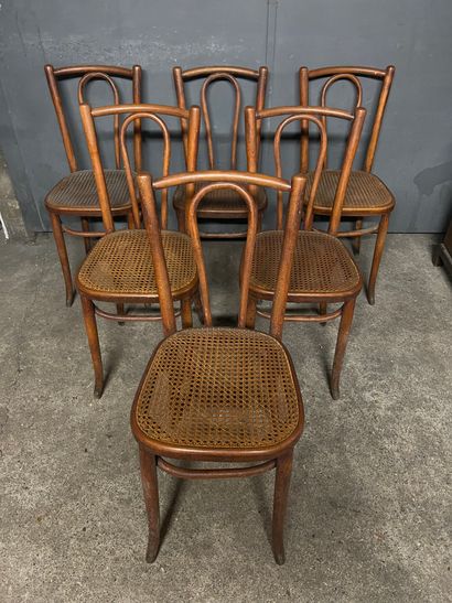 null Suite de 6 chaises bistrot en bois cintré, assies cannées. 85x 37 x 40 cm