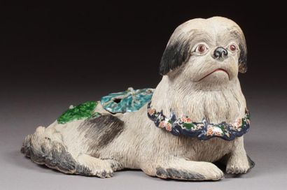 JAPON Pot pourri couvert figurant un chien pékinois, décor polychrome au naturel....