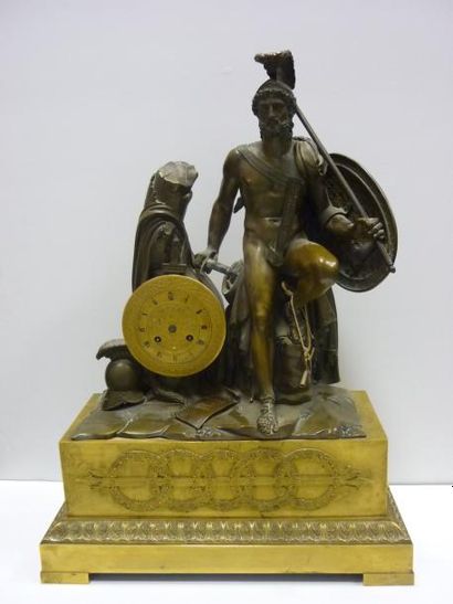 null Importante pendule en bronze doré et à patine figurant Léonidas aux Thermopyles...