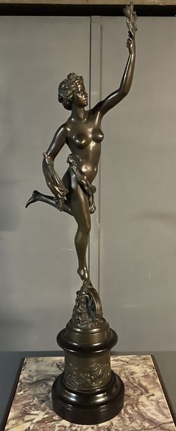 Sculpture en bronze à patine brune nuancée...