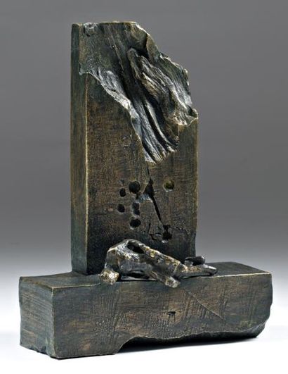 Moustapha ALI (1956) La Chute, bronze à patine brune signé et n°4/8. Haut.: 26 c...