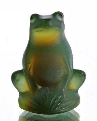 LALIQUE Petite grenouille, en cristal teinté. Signé