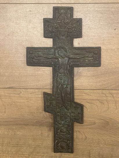null Bronze with brown patina: Christ on the cross. Modern work. Height: 33.5 cm
ON...