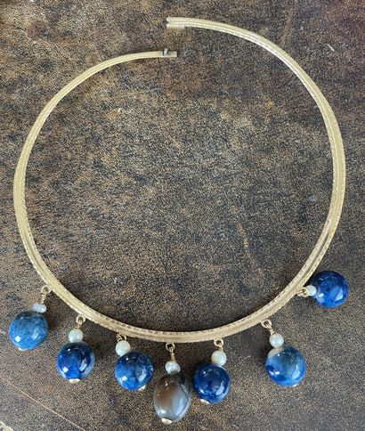 null Torque necklace in yellow gold adorned with lapis balls. Gross weight: 74. An...
