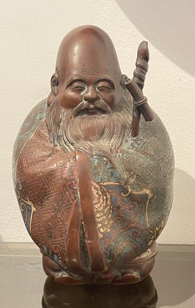 null Fukurokuju. Cloisonné bronze sculpture. Signed on the reverse. China, late 19th...