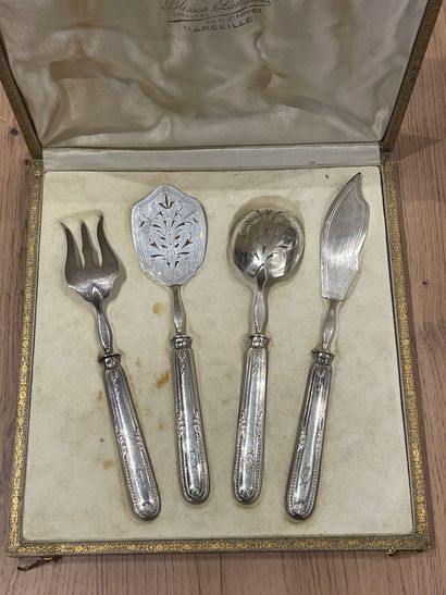 null 4-piece candy set, handles in Minerve hallmarked silver with acanthus leaf and...