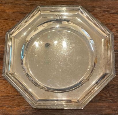 null Octagonal dish in 925 mm silver with engraved fleur-de-lis design, frieze of...