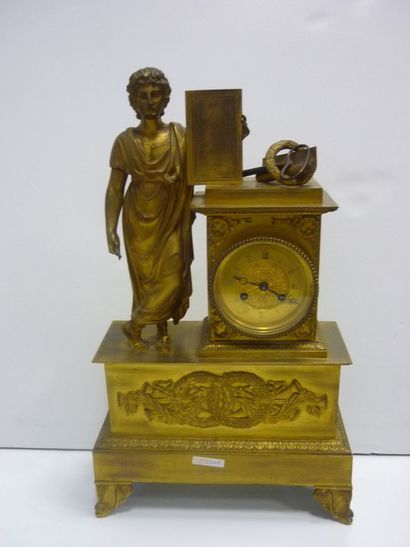 Pendule en bronze doré figurant Virgile.