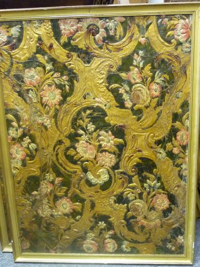null Ensemble de quatre cuirs peints et dorés, début XVIIIème. Travail probablement...