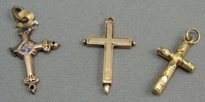 null Lot de 2 Pendentifs Croix en or, l'une formant reliquaire "Jubilé 1827". On...