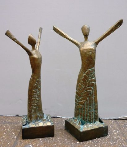 AKSAM S. (XX ème) AKSAM S. (XX ème)

Femmes les mains levées,

bronzes signés. 

Haut.:...
