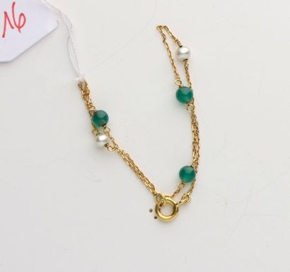 Bracelet or jaune pierres vertes et perles.Or...