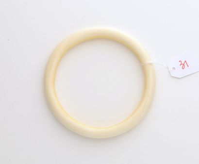 null Bracelet rigide de forme ronde en ivoire