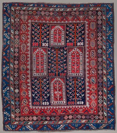 null Original CHIRVAN Kabristan, fin XIX ème,

Tapis de prière à fond bleu nuit à...