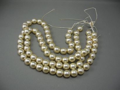 null Lot de 2 rangs de grosses perles fantaisie imitant les perles de culture, colliers...