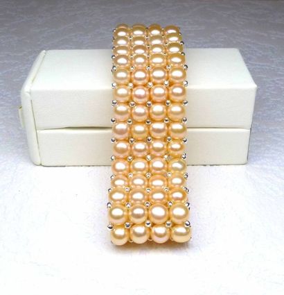null Bracelet 3 rangs en perles de culture, couleur saumon 6 mm montées sur élastique...