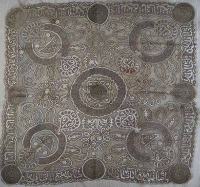 null Broderie Ottomane, XIX ème. 83 x 76 cm.