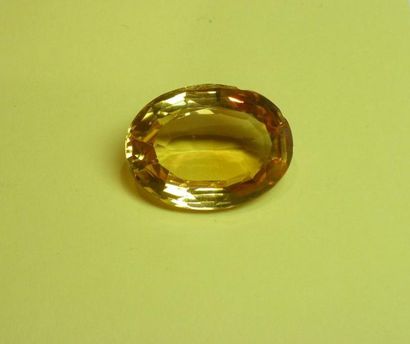 null Citrine ovale pesant 25,65 carats