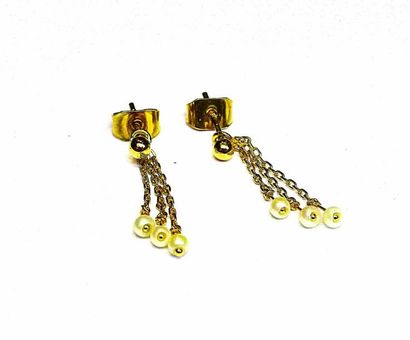 null Paire de boucles d'oreille en or jaune, 6 perles pendentes. Or 1,2 g