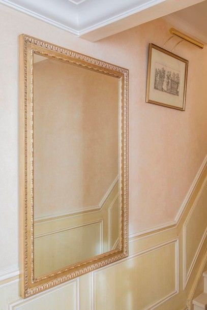 null Deux miroirs en bois doré à décor d'oves et perles. Style Louis XVI. 130 x 80...