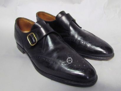 null John LOBB

PAIRE de CHAUSSURES à boucle pour Homme en cuir noir à bouts fleuris...