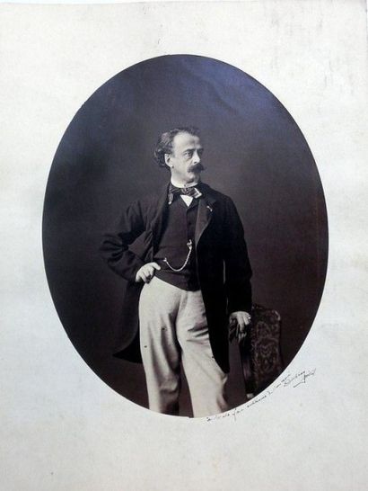 DUBRAY. DUBRAY. Portrait d’homme ovale. Circa 1860. Tirage sur papier Albuminé, format...