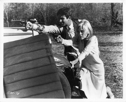 Bonnie and Clide (1967), Warren BEATTY et Faye DUNAWAY. Bonnie and Clide (1967),...