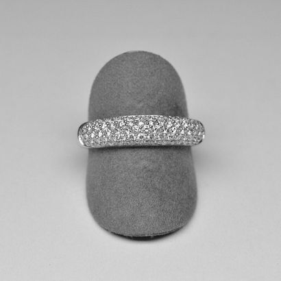 null Bague jonc or blanc sertie de 79 diamants pour 1 ct. env. (qualité G/VS). Or...