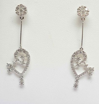null Paire de boucles d'oreilles pendantes motifs modernes sertis de diamants avec...