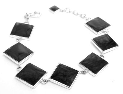 null Bracelet argent serti en clos de motifs en onyx de formes carrées. Poids brut...