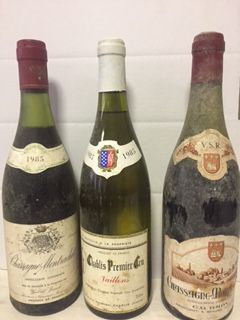 null Ensemble de 3 bouteilles : 1 bouteille CHASSAGNE-MONTRACHET G. Jouard 1985 (es,...