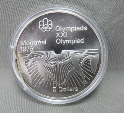 null Lot de 42 Pièces de 5 $ argent, XXI Olympiades- Montréal 1976. Poids total:...