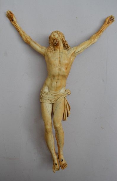 null Grand Christ en ivoire sculpté, fin XVIIIème début XIXème, Haut.: 35 cm. (r...