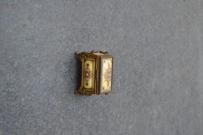 null Petite boîte à bijoux en bronze doré et plaques émaillées. Epoque Napoléon ...