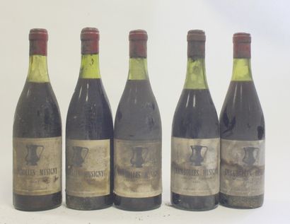 null 5 Bouteilles Chambolle Musigny 1968 Niveaux : de 3,5cm à 5,5cm, étiquettes ...