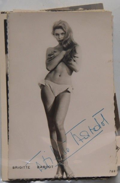 null Brigitte BARDOT, ensemble de 9 cartes postales noir et blanc dont une dédicacée,...