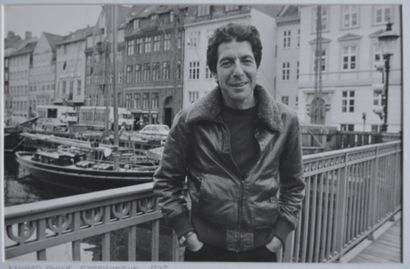 null Leonard COHEN, Copenhague, 1979. Tirage argentique d'époque par Tony Grylla,...