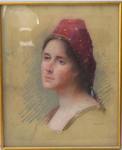 null Juliette GOURY (1878-1954), Femme à la coiffe perlée, pastel, 44 x 36 cm. Cachet...