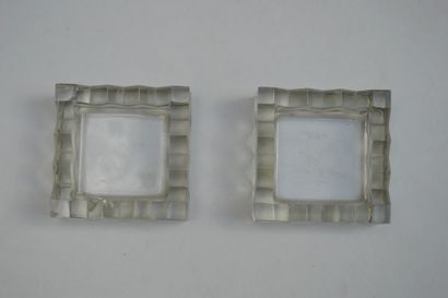 null LALIQUE FRANCE. Paire de cendriers modèle « Soudan », en verre blanc pressé-moulé...